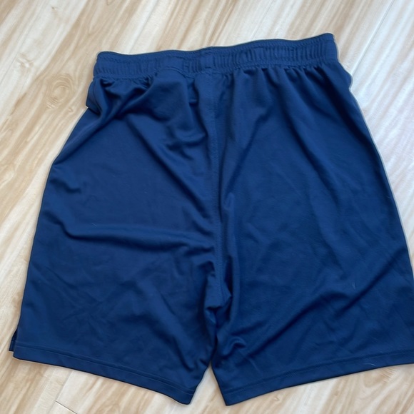 Boys shorts, great condition - size 12-14A - Picture 4 of 7
